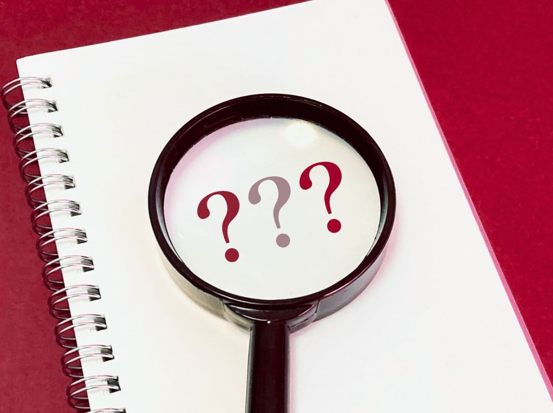 ノートと虫眼鏡